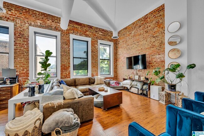 Building Photo - 2112 Morris Ave