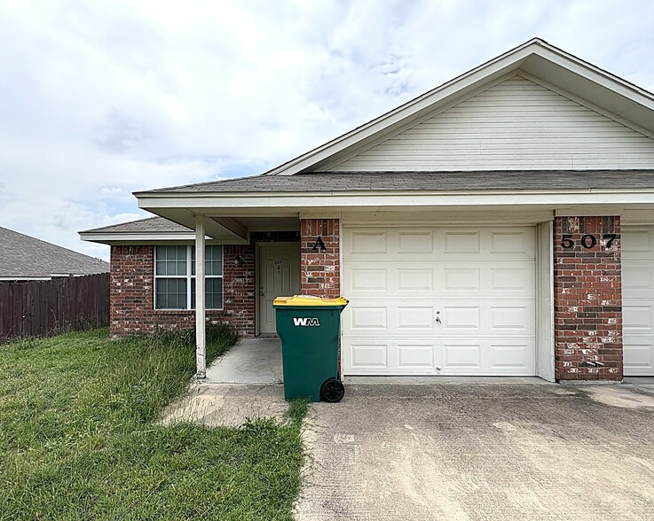 Building Photo - 507 Manhattan Dr