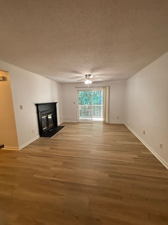 Building Photo - 562 Candle Ln