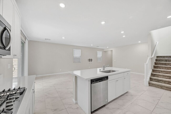 Building Photo - Summerlin gated community 4 bedroom 3 baths