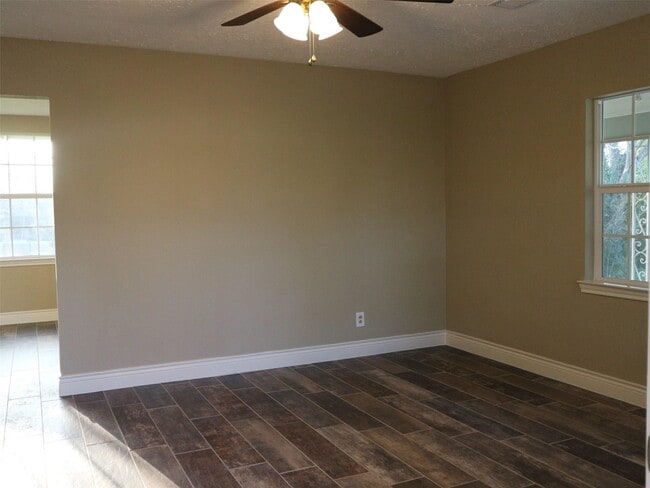 Building Photo - 210 Joseph St