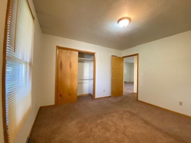 Building Photo - 1721 Graceland Ct