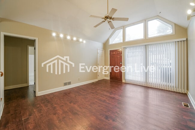 Building Photo - 6253 S Skyline Dr