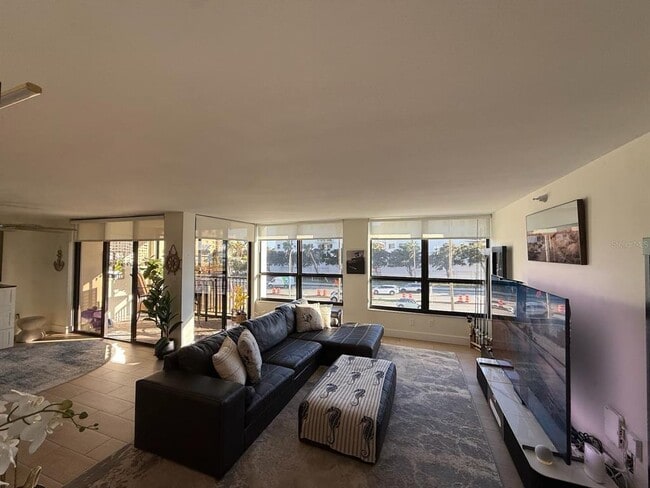 Building Photo - 11 Sunset Dr