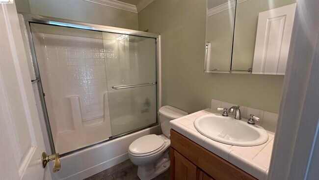 Building Photo - 101 Shady Ln