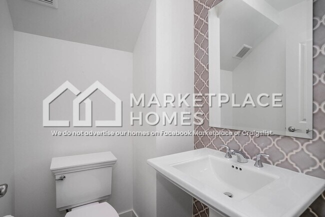 Building Photo - 23942 SE 45th Pl