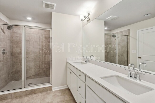 Building Photo - 1604 Halbrook Pl SW