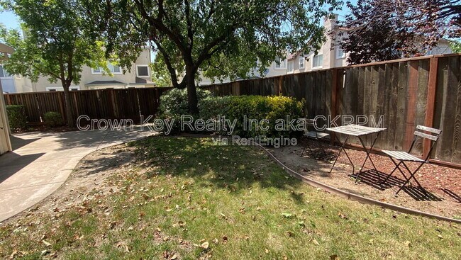Building Photo - 673 Nacomis Ct