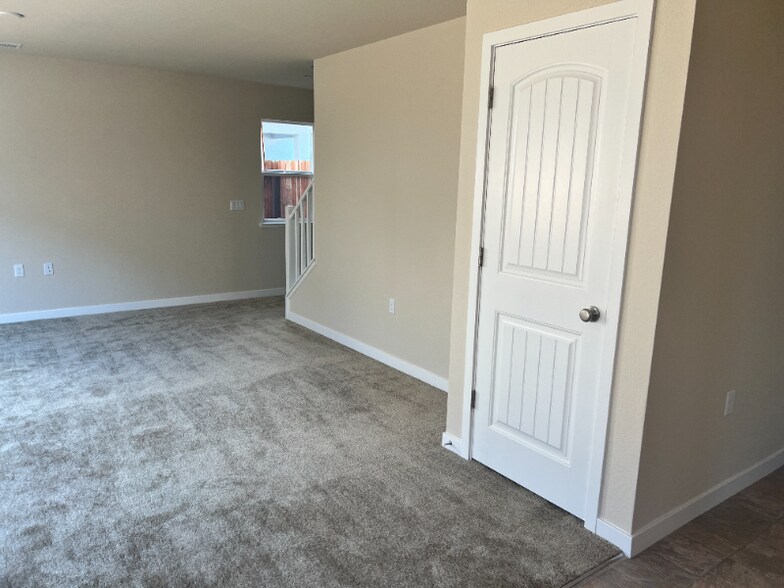 Building Photo - 431 Tandoori Wy