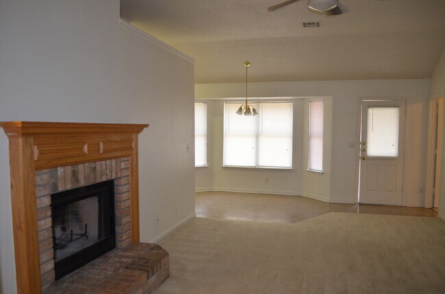 Building Photo - Cute 3bd/2ba pet friendly home in Killeen!