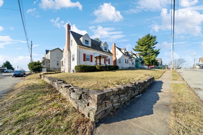 Building Photo - 3212 Orchard St