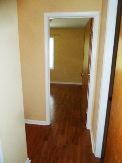 Building Photo - Inviting, updated 4br 3.5ba duplex w/ park...