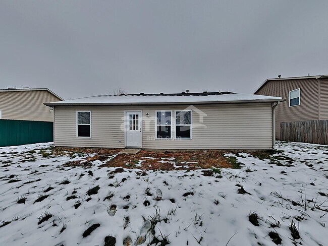 Building Photo - 527 Bourneside Dr