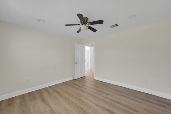 Building Photo - 632 E 38th St