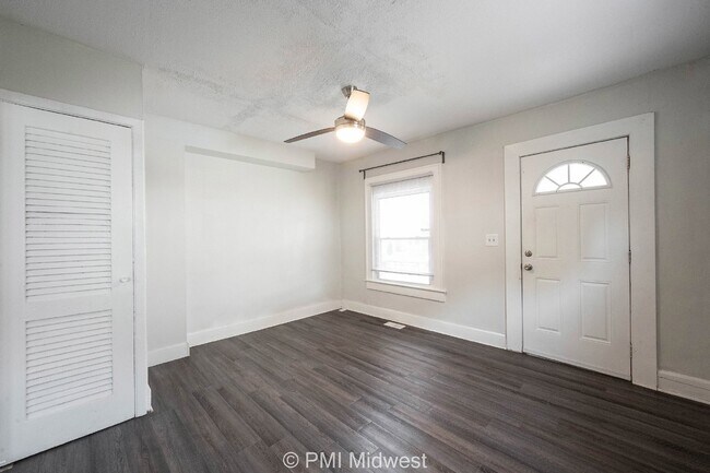 Building Photo - Charming 2-Bed, 2-Bath Duplex in Indianapolis