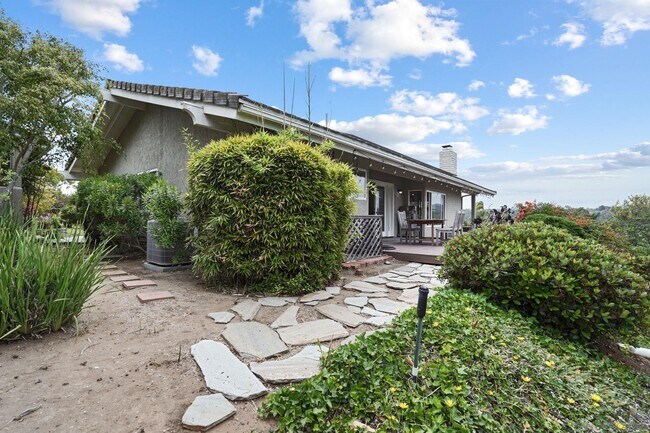 Building Photo - 14844 Rancho Real