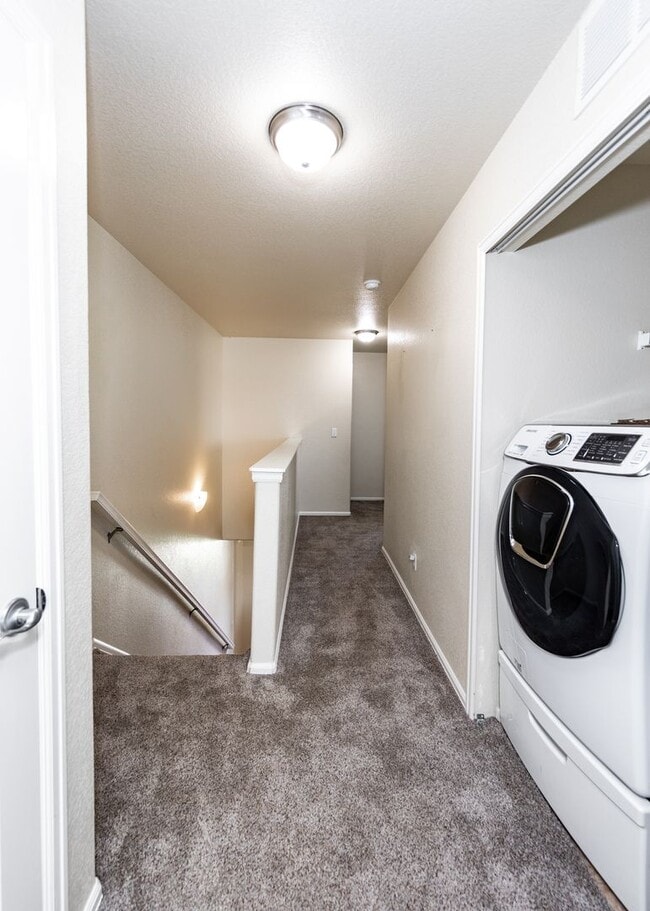 Building Photo - Cute End Unit 3 Bedroom Townhome in Lorson Ranch Next to Open Space