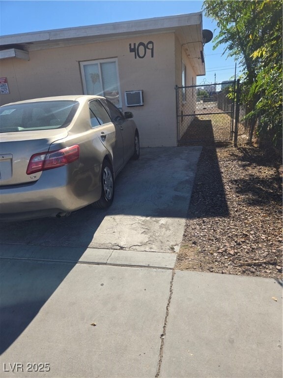 Building Photo - 409 W Van Buren Ave