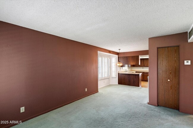 Building Photo - 1001 E Lodge Dr