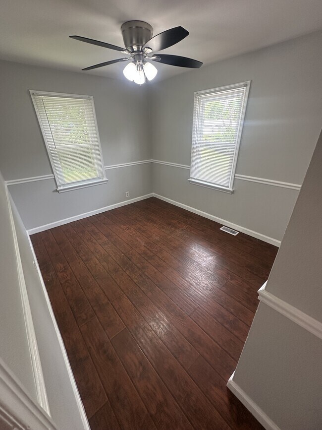 Building Photo - 1223 Bakewell Dr