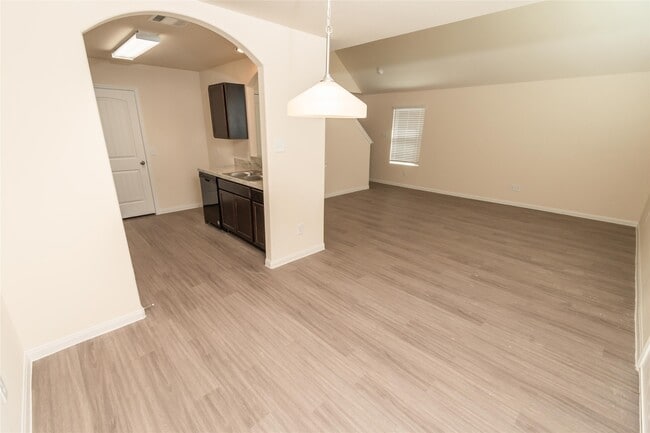 Building Photo - 4231 Silver Ranch Rd