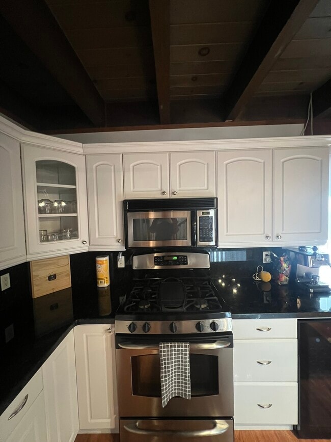 Building Photo - 860 Gardner St