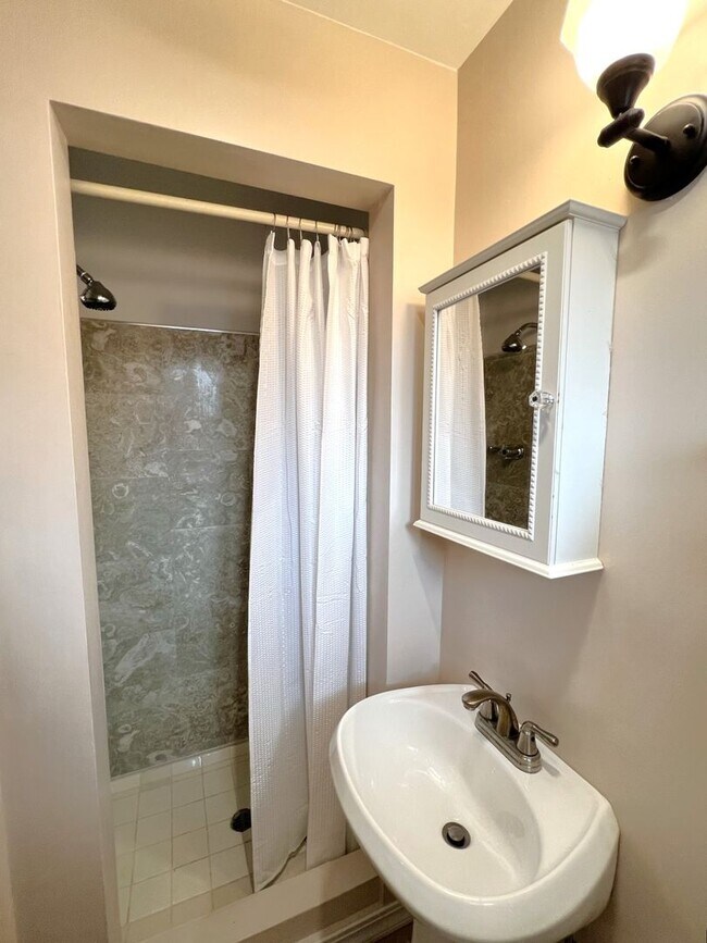 Building Photo - 307 Del Norte Ln