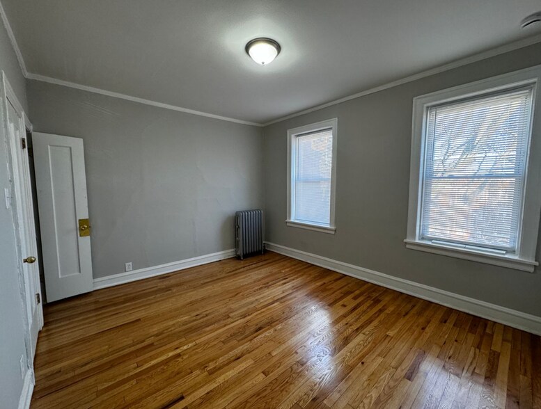 Building Photo - 6422 N Greenview Ave