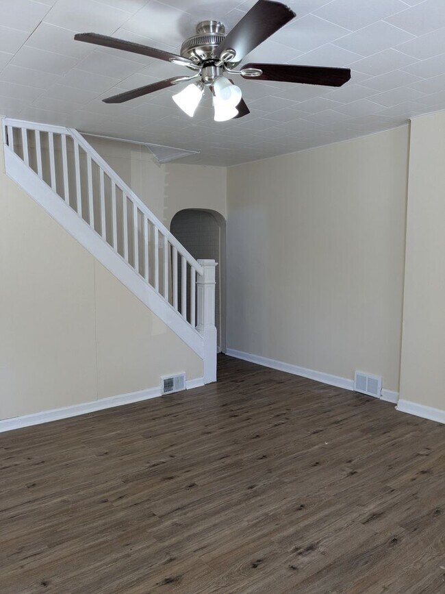 Building Photo - 2 bedroom 1 bath Koppel