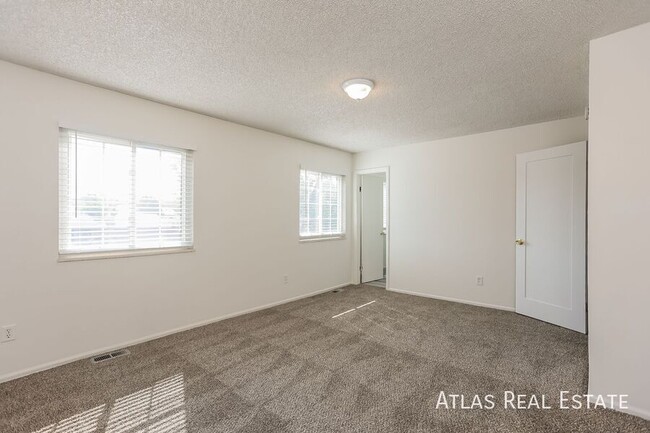 Building Photo - Cozy 3-Bedroom Rental with Large Backyard ...