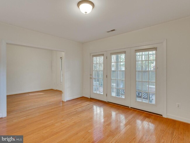Building Photo - 701 Fitzhugh Way
