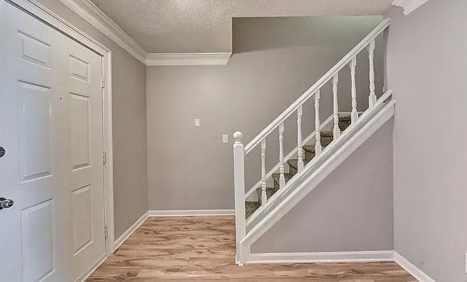 Building Photo - 871 Lenox Oaks Cir NE