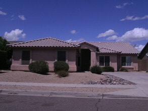 Building Photo - 930 E Harwell Rd