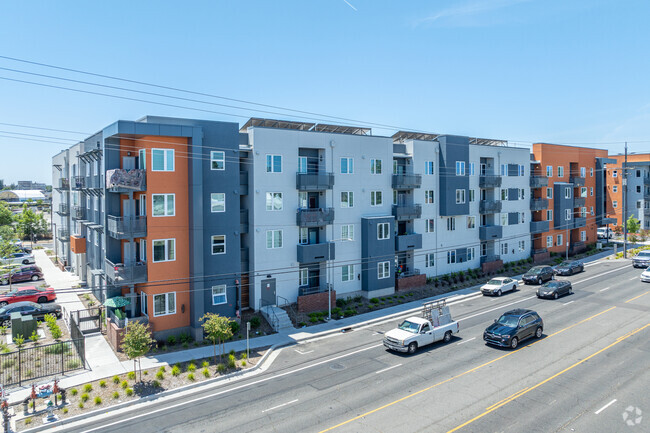 Building Photo - Salvator Apartments