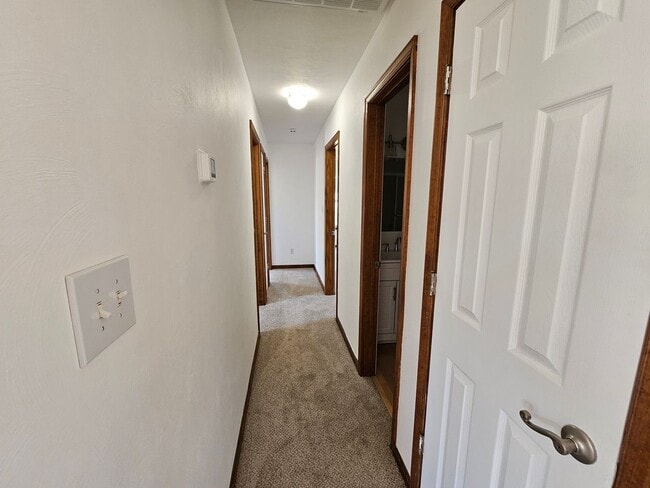 Building Photo - Deep Creek