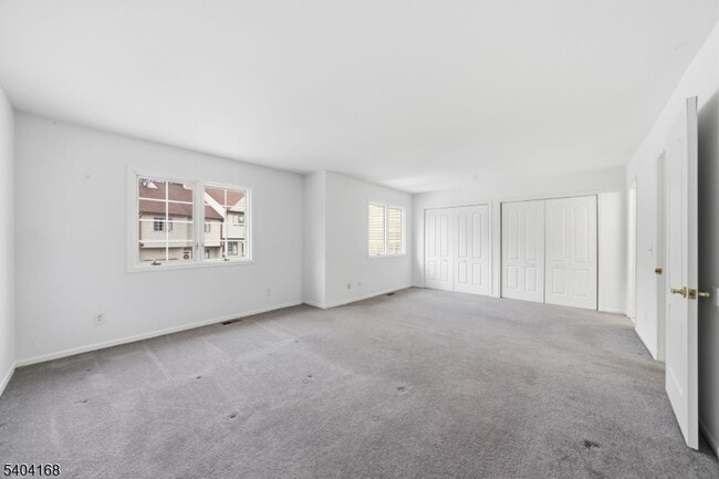 Building Photo - 4 Deer Hill Ct