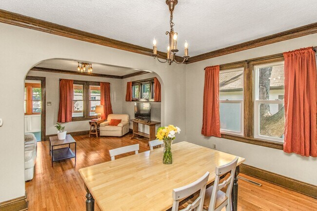 Building Photo - Wonderful 2 Bedroomed House in the heart of Saint Paul.