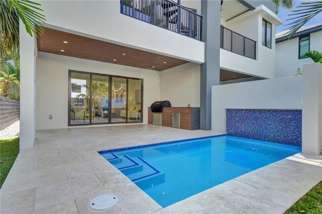 Building Photo - 1211 SE 1st St