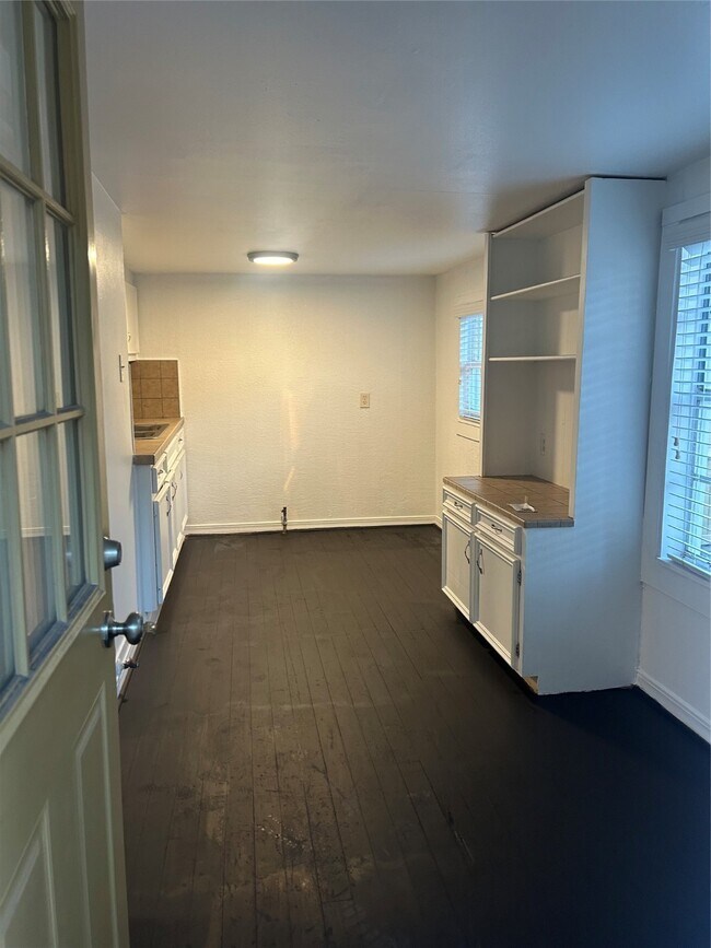 Building Photo - 209 Walton St