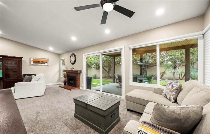 Building Photo - 404 E Riverboat Way