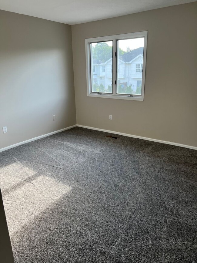 Building Photo - Newly Remodeled 2 Bedroom, 2.5 Bath Condo ...