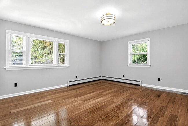 Building Photo - 4-bedroom, 2.5-bath home located in Upper Marlboro