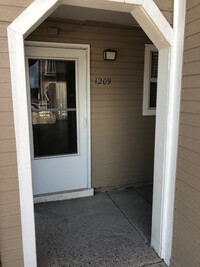 Building Photo - Lovely 2 Bedroom, 1 Bathroom Condo in Cast...