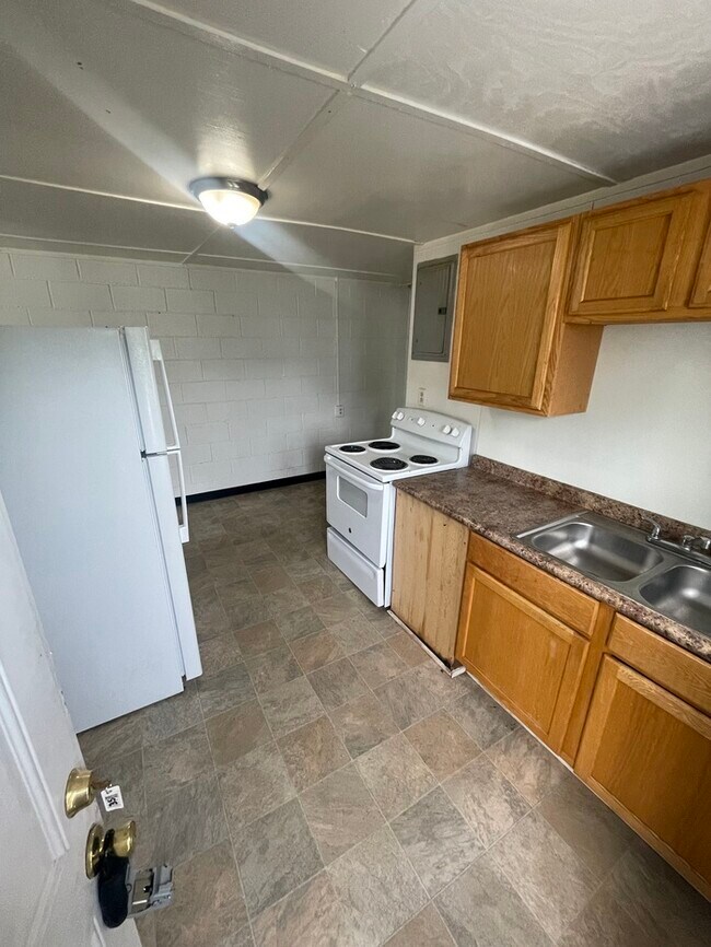 Building Photo - Duplex for rent! 2Bd 1Ba!