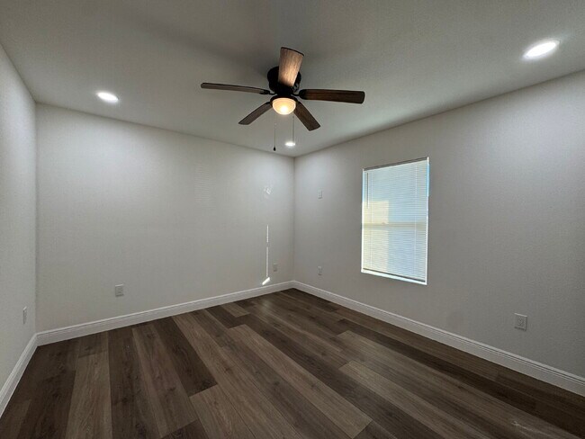 Building Photo - 148 Claire Ave