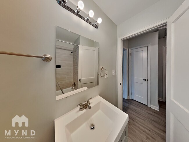 Building Photo - 837 Northview Dr