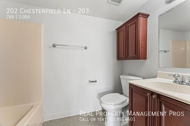 Building Photo - Stunningly Updated Condo in Stafford – Mov...