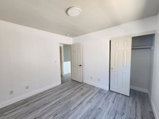 Building Photo - Sleek 2 story home with tile in most living areas and upgraded kitchen.