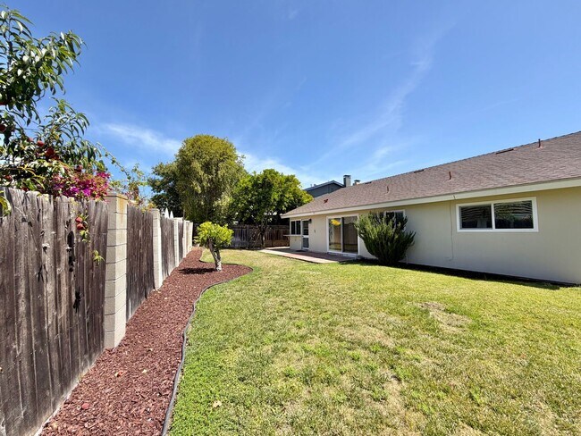 Building Photo - 3 Bed 2 Bath Newley Renovated Home in La Mesa!
