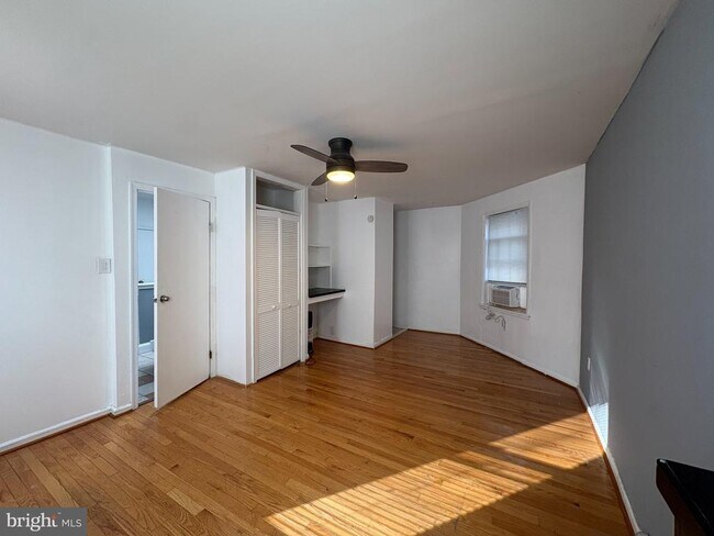 Building Photo - 3711 Lancaster Ave